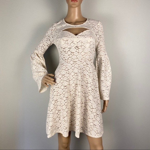 NEW BCBGMAXAZRIA BELL SLEEVE LACE MINI DRESS - Picture 2 of 7